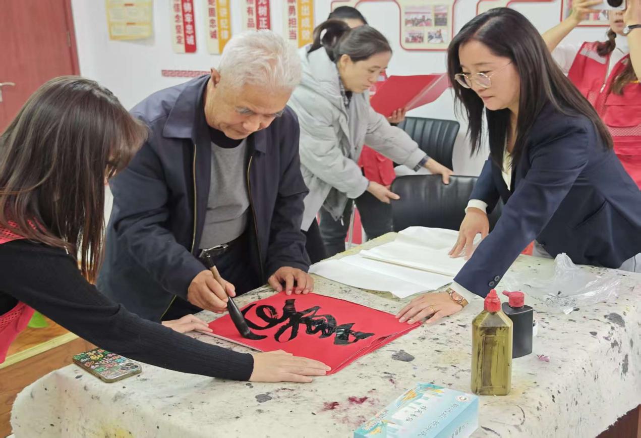 社區以心意釀溫情 繪就敬老幸福圖景